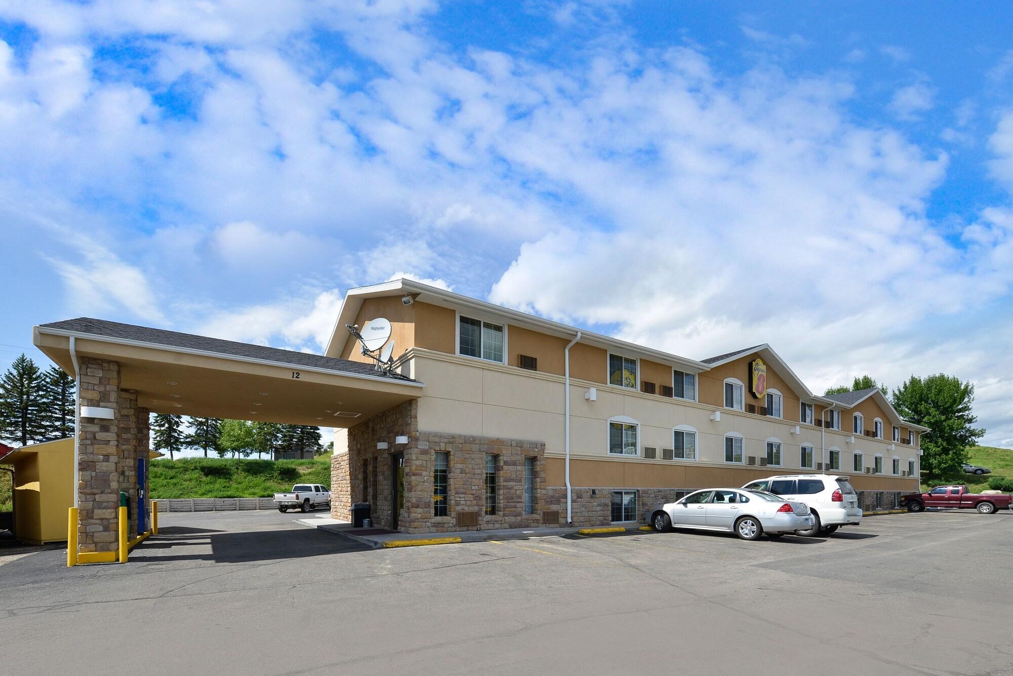 Super 8 By Wyndham Minot Airport Hotel Exterior foto